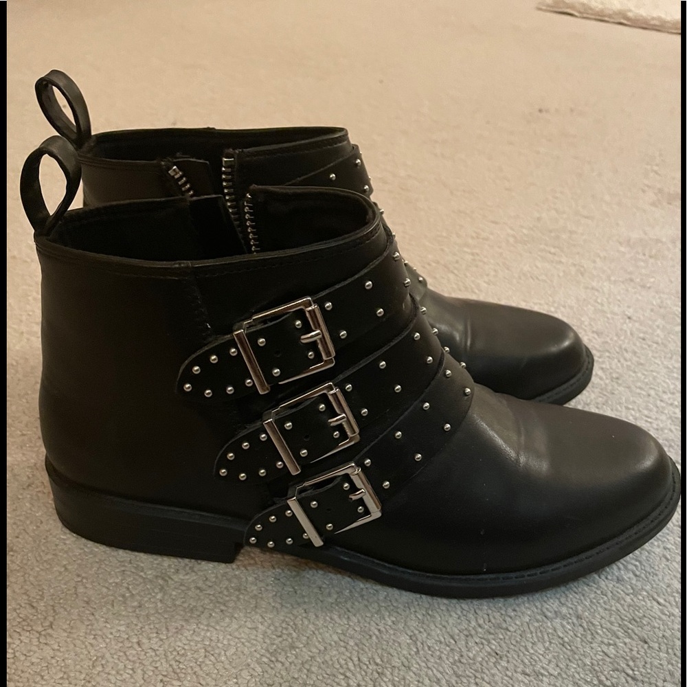 Divided boots